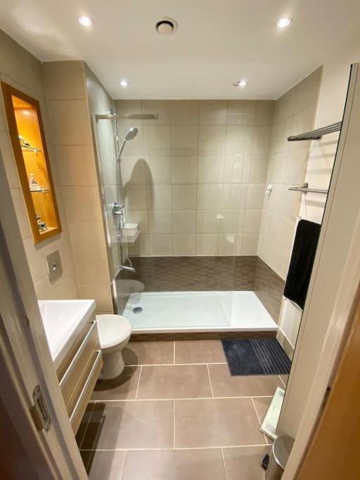 Sheffield City Centre Apartment & Balcony Exterior foto